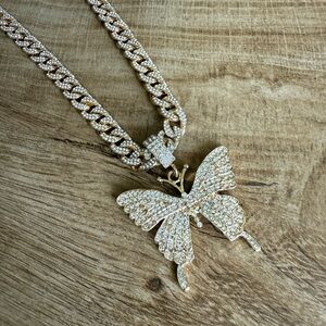 Elegant Gold Butterfly Pendant Necklace